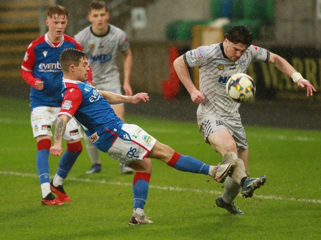 Larne and Linfield’s six-hits keep heat on at top… and Jordan Stewart’s return can boost&nbsp;Blues